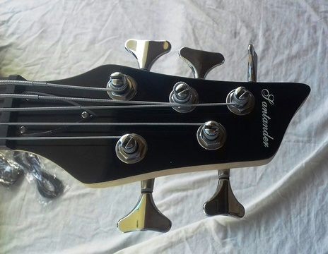 Baixo elétrico e kit