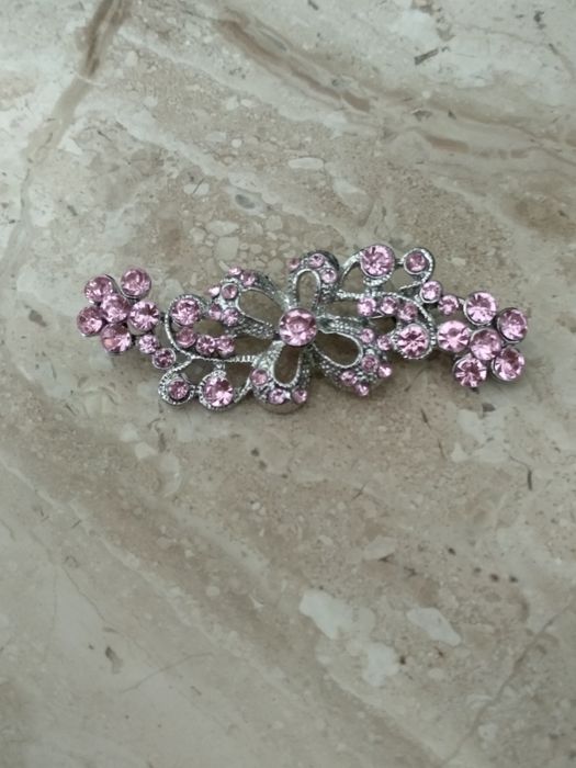 Broszka różowe cyrkonie