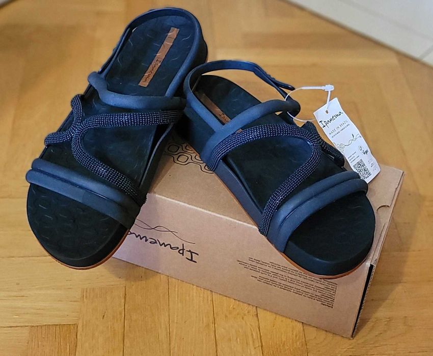Nowe sandały Ipanema vegan czarne zapinane lato
