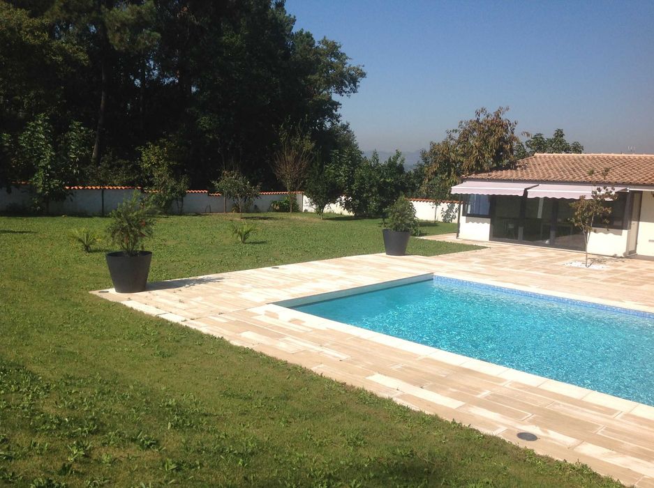 Moradia T4 em Felgueiras com piscina e anexos