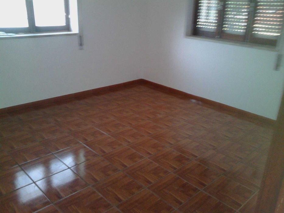 Casa / Apartamento 1º Andar para Arrendar / Alugar - Casal Barril (Soure) - T4 - 600€ - Disponível já