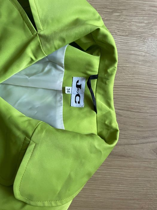 Limonkowy płaszcz r. 34