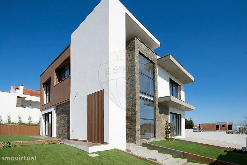 Moradia T4 para venda