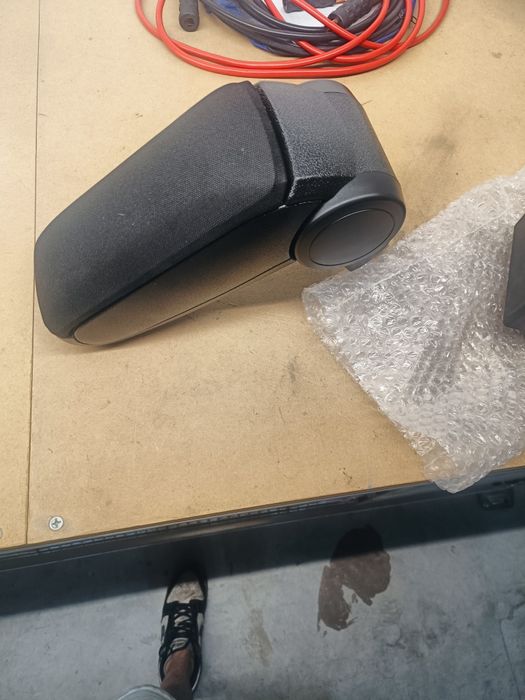 Vendo Apoio de Braço Universal para Carro – Preto (Novo)
