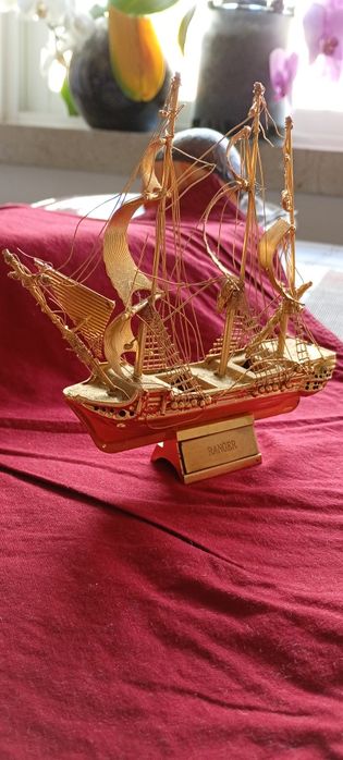 Caravela miniatura latão