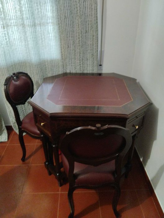 Mesa de Jogo (cartas e xadrez) + cadeiras em pele