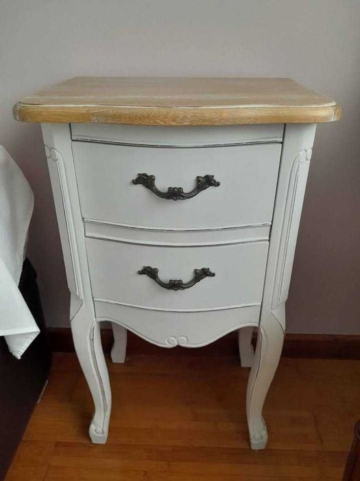 Conjunto 2 mesas de cabeceira vintage novas