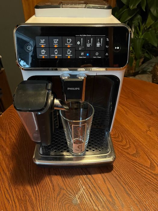 Expres do kawy ciśnieniowy automatyczny - biała obudowa