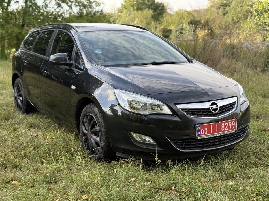 Продам Opel Astra J 2011, Бензин 1.6 Автомат