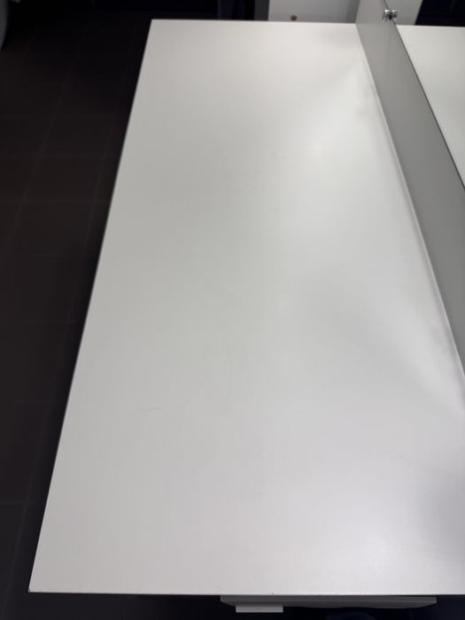 Стіл для візажиста бровіста гримерний столик