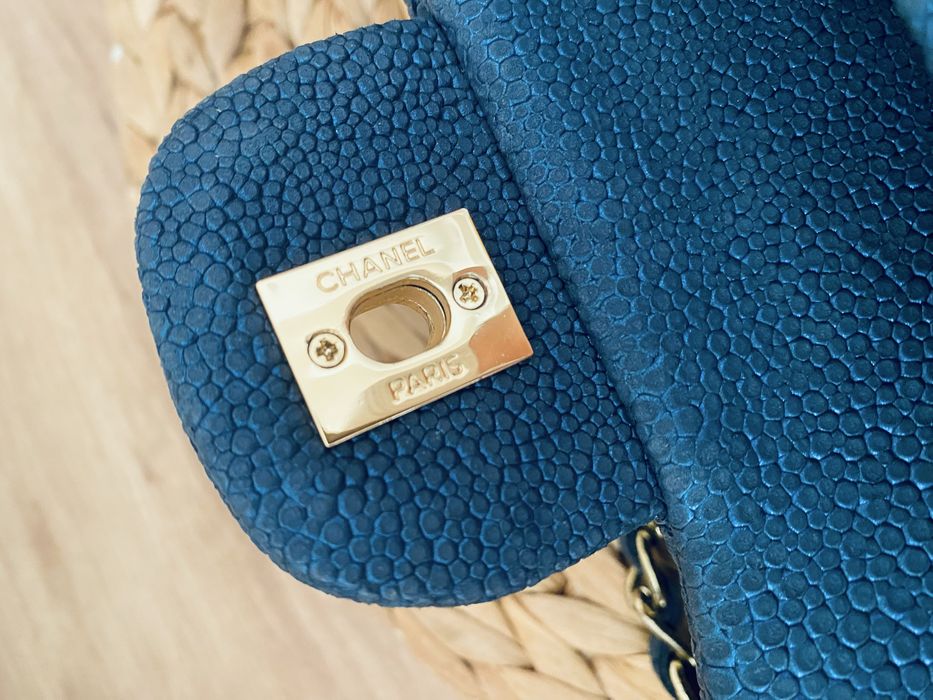 Сумка Шанель ікра  CHANEL Classic Double Flap Bag — Blue Iridescent