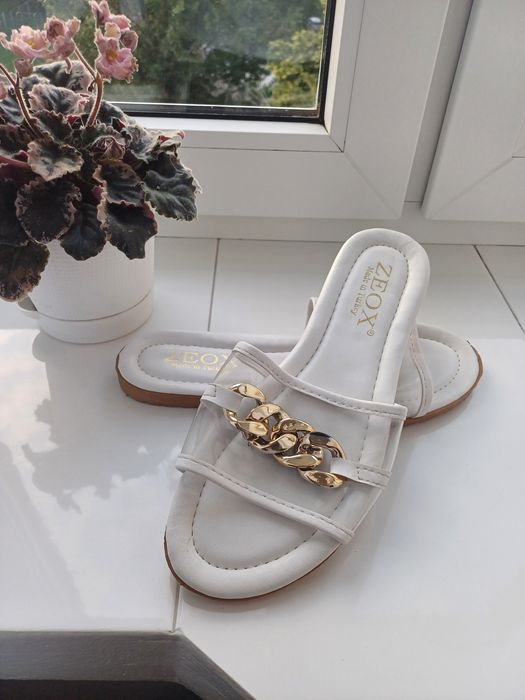 Шльопанці літні.