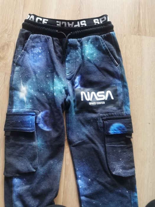 Nowe spodnie dresowe  134
