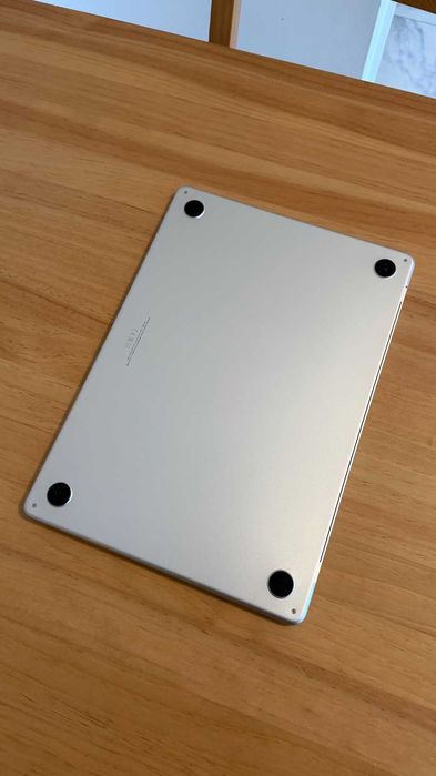 MacBook Air 15" M2 (2023) – Avariado / Para peças ou reparação