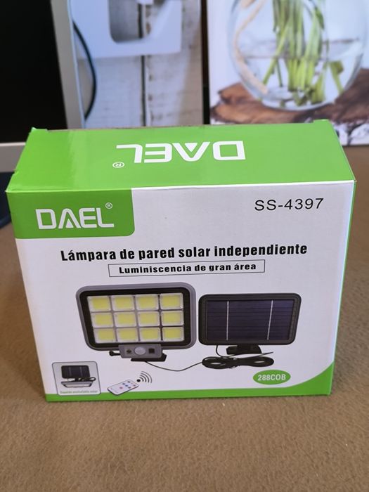 Lâmpada de parede solar LED com sensor de movimento
