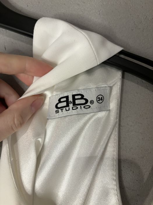 Biała sukienka z trenem