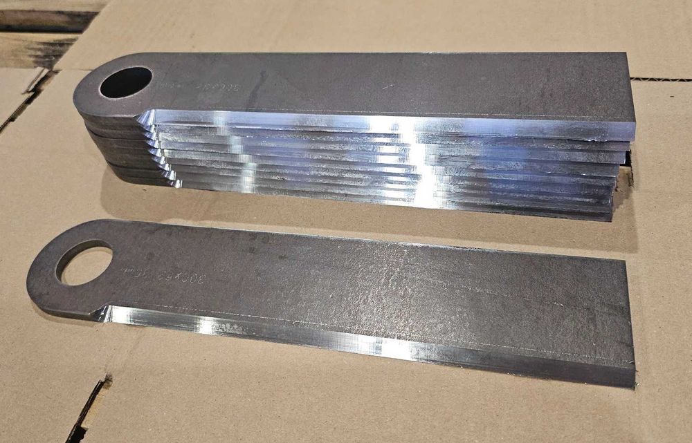 Nóż do przystawki 300x62x6 ∅30mm, cały z Hardox 500