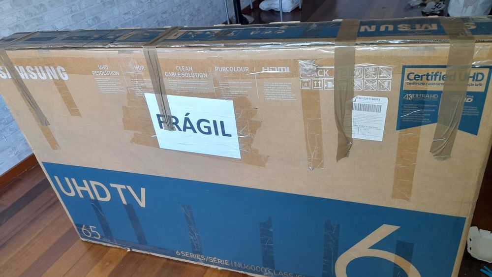SmartSmart Tv Samsung 65" com retroiluminação e painel avariados
