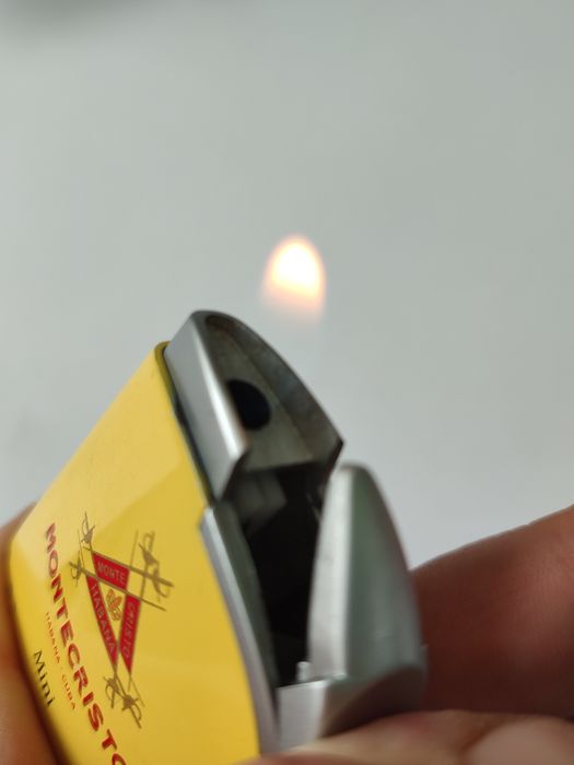 Запальничка Montecristo