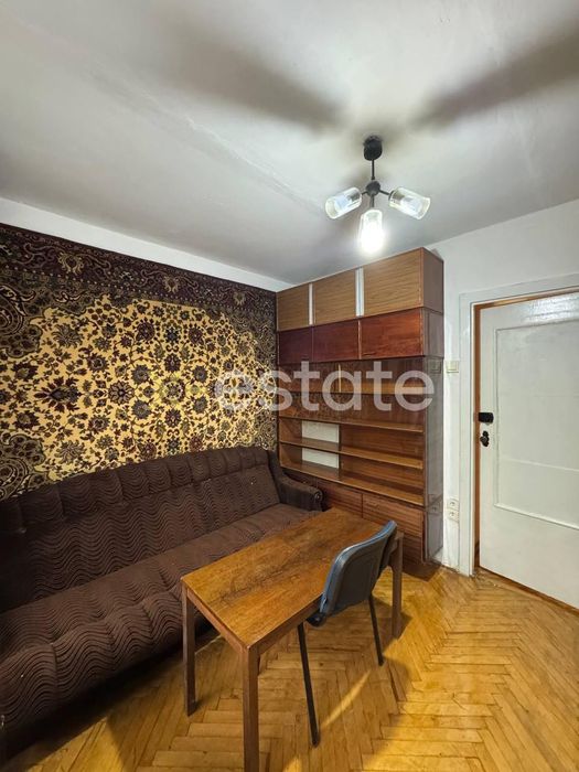 Продаж 4-кімнатної квартири в цегляній чешці в безпечному районі.