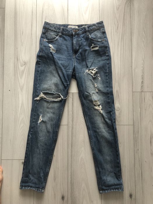 Mom Jeans z przetarciami