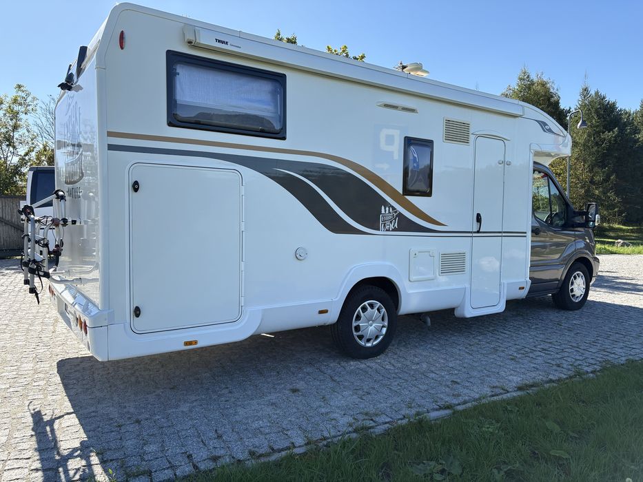 Kamper  Ford 5 osobowy, niski przebieg .