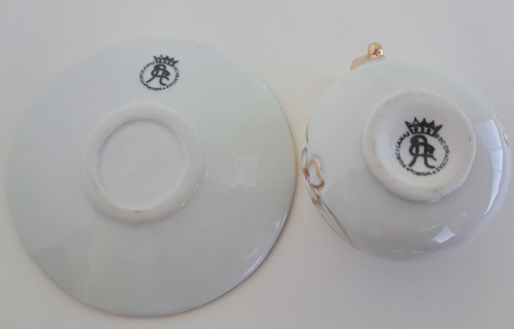 Requintado Conjunto de Pequena Chávena e Pires de Café