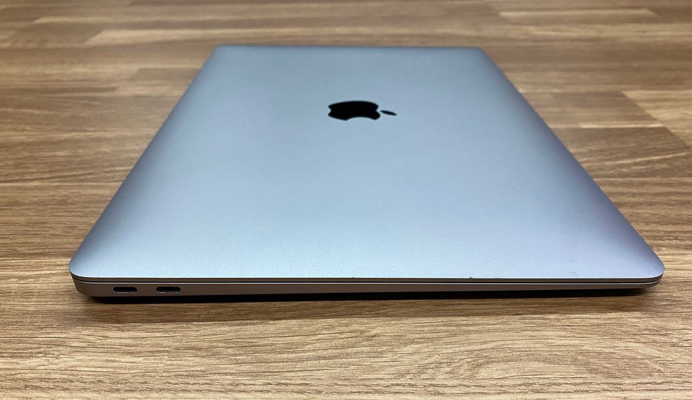 MacBook Air 13 Retina (A1932) -8GB Ram, 128GB SSD, C/carregador