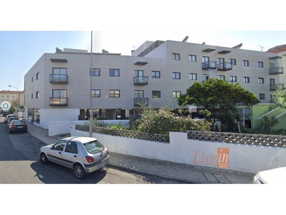 Garagem (BOX) com 18 m2 em Mem Martins