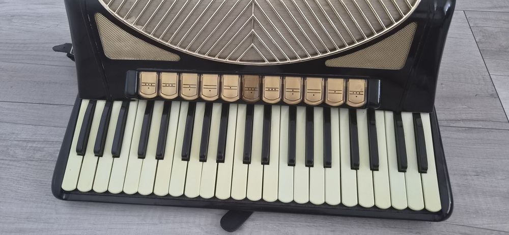 Akordeon 120 basów HOHNER Verdi V Musette stan bardzo dobry