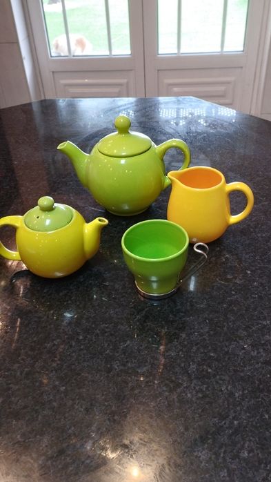 Loiça - conjunto de peças para chá