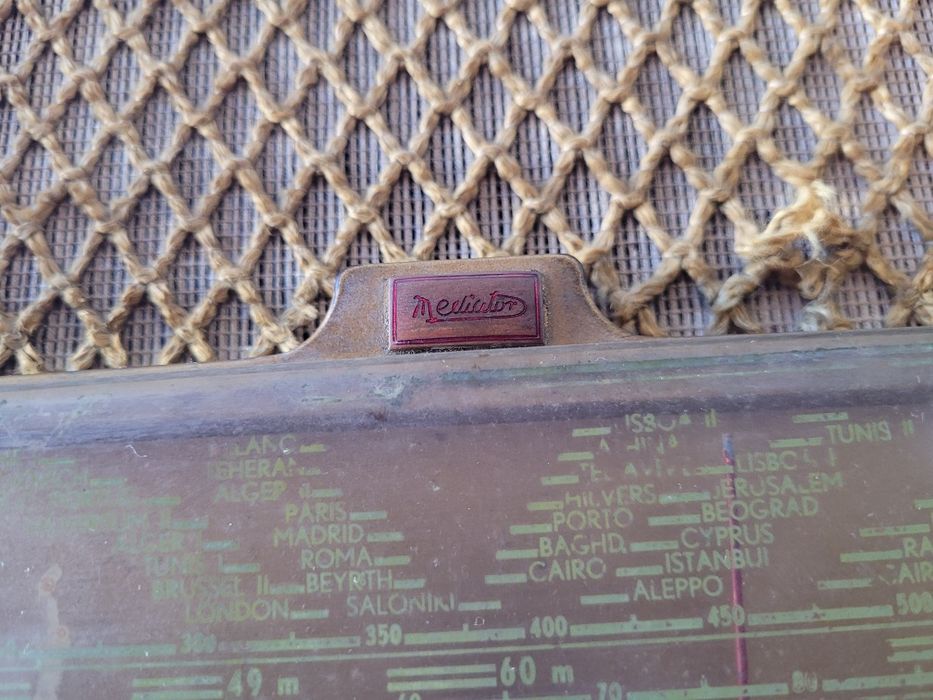 Rádio antigo, medida:40Lag.x 27Alt.x 20prof.