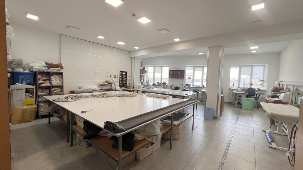 Продаж автономної будівлі 1500 м² на березі озера