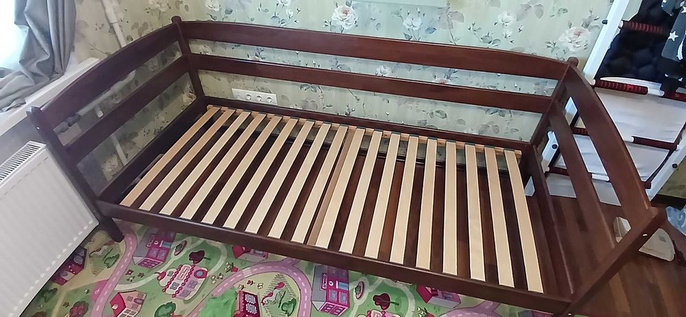 Продам дерев'яне односпальне ліжко 90×200 з ламелями
