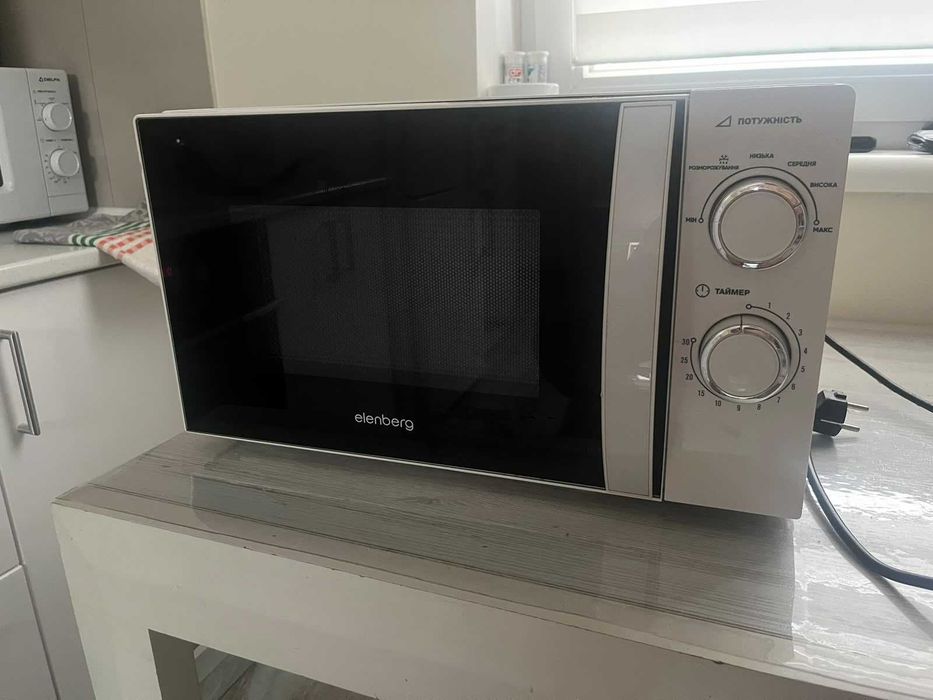 Мікрохвильова піч Elenberg MS 2007 M, 20 л, 700 Вт