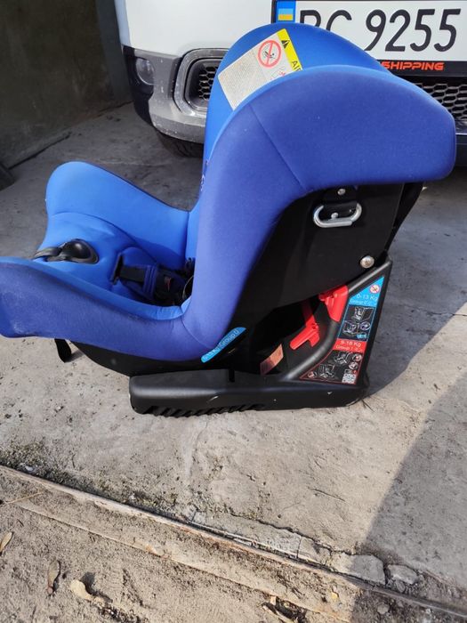 Продам автокрісло Chicco Cosmos
