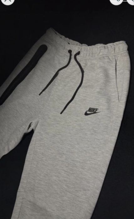 Calças Nike Tech Novas