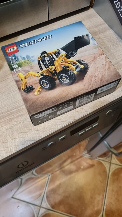 Lego  technic koparko ladowarka 42197