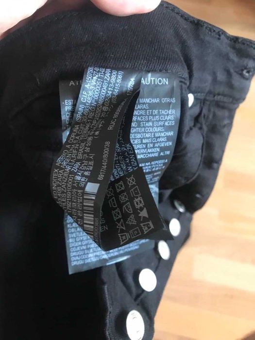 Продам новые джинсы на мальчика ZARA (цвет- черный)