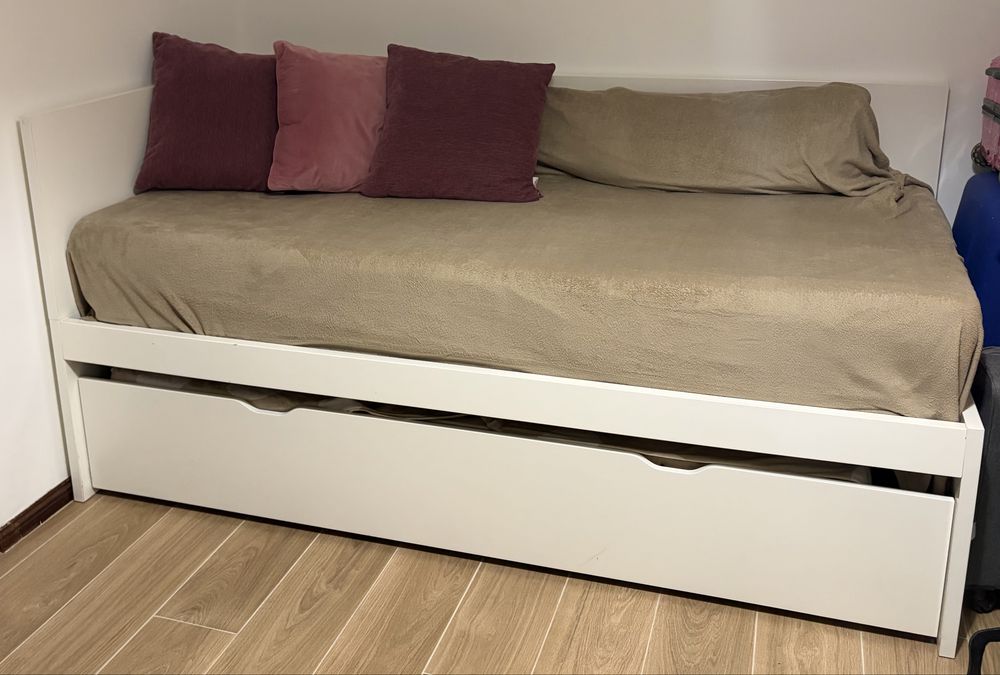 Mesa com gavetão