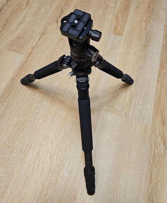 Karbonowy statyw fotograficzny Induro GTT104M1 z głowicą BHM1