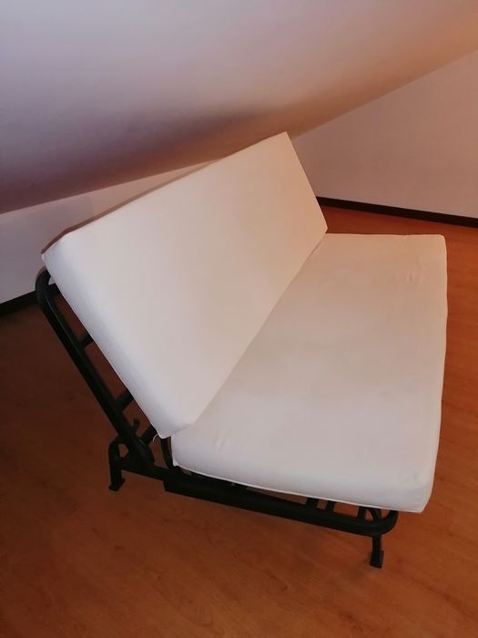 Sofá cama com estrado