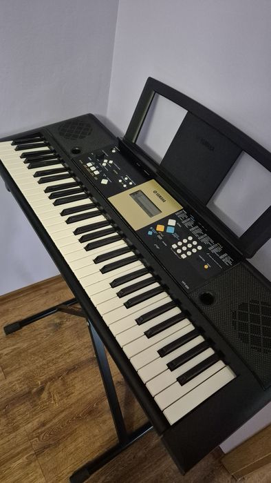 Keyboard Yamaha YPT-220 ze stojakiem