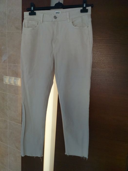 Dzinsy jasny beż Only L