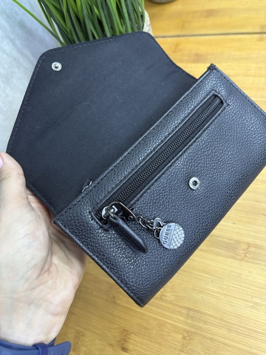 Piekny  portfel Guess