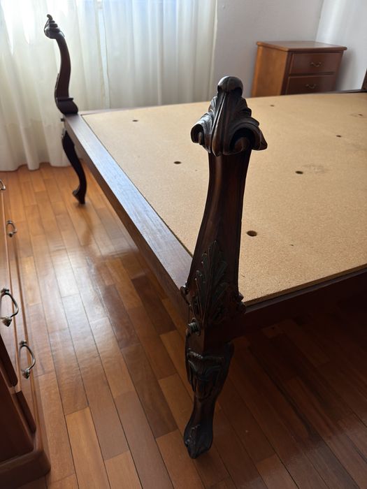 Mobilia de quarto em mogno maciço