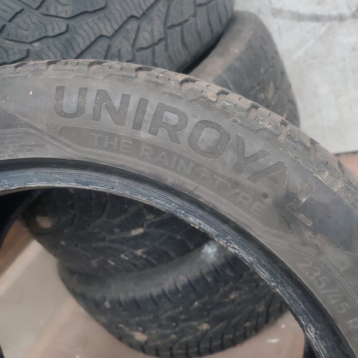 Uniroyal całoroczne 235/45/17