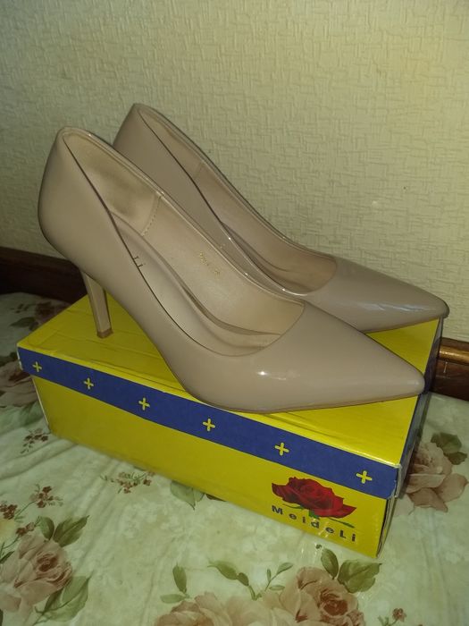 Туфли лаковые, бежевые