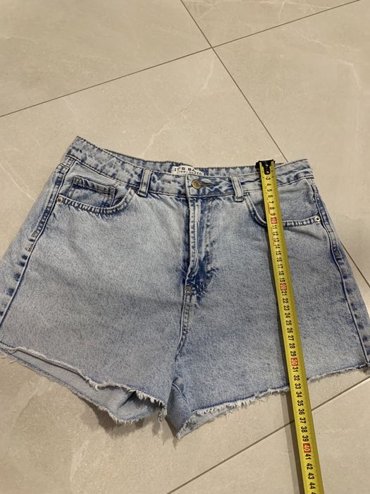 Продам джинсові шорти