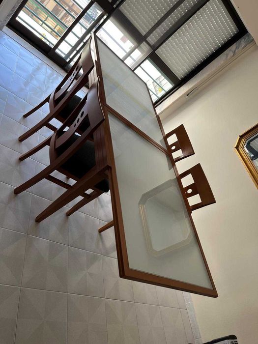 Vendo mobília de sala de jantar em madeira cerejeira